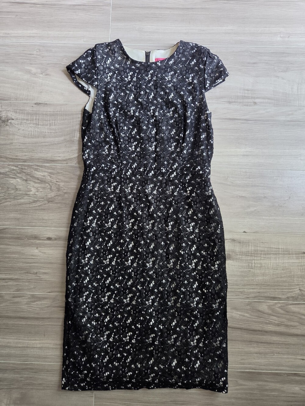 Betsey Johnson Women's Short Sleeve Knee Length Sheat Dress BnW Lace 8